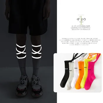 Yeni Floresan Bandaj Çorap Kadın Mektubu Baskılı Yeni Moda Bar Gece Kulübü Kişilik Yansıtıcı Çapraz Yüksek Kaliteli Çorap